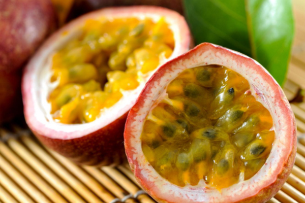 Những lưu ý khi sử dụng nước ép chanh dây cô đặc cho người cao tuổi