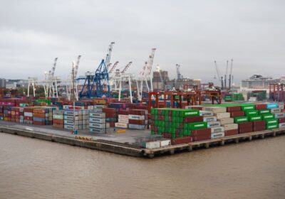 Cảng container, nơi puree và nước ép cô đặc được xuất khẩu đi các thị trường